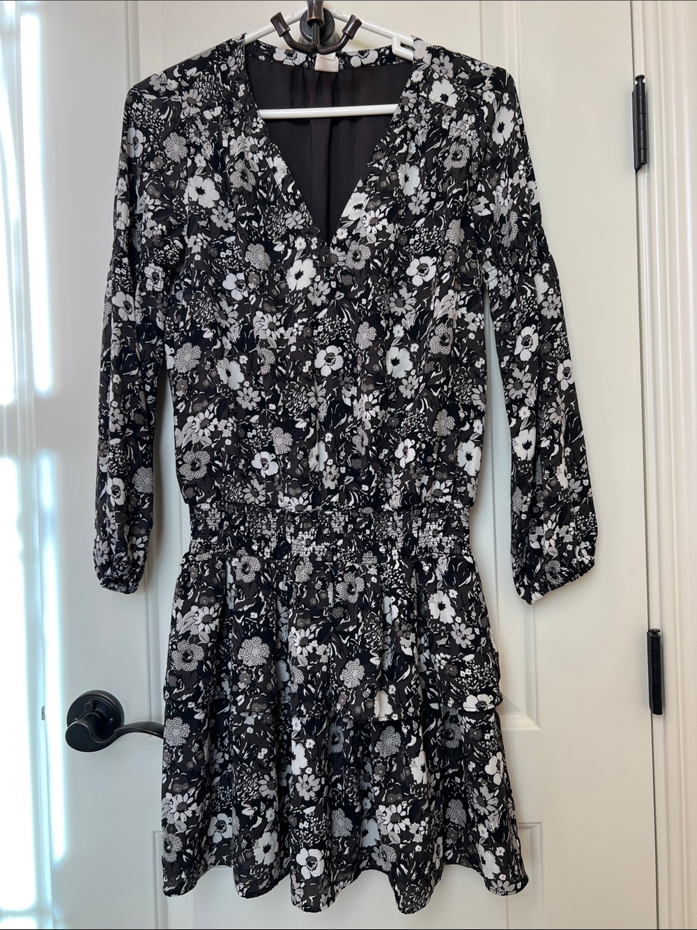GAP Shades of Gray Black Floral V-Neck tiered Women's Dress